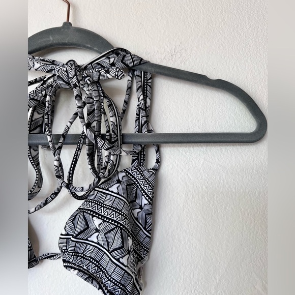 Issa de Mar black and white triangle tie bikini top - Picture 3 of 4